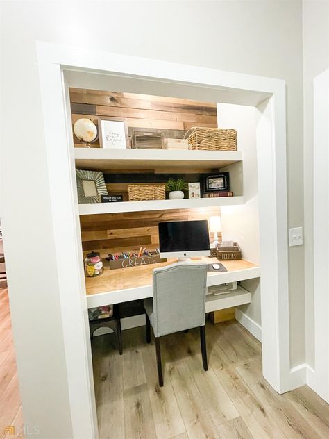 Closet Desks, Office Cubby, Cubby Desk, Desk Cubby, Cottage Addition, Closet Desk, Box Room, Diy Vanity, Office Crafts