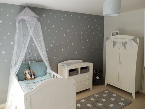 Grey white stars nursery Baby Room Grey, Stars Nursery, Babies Nursery, Star Theme, Nursery Room Design, Theme Nursery, Girls Rooms, Star Nursery, White Stars