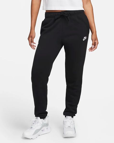 Nike Sportswear Club Fleece Women's Mid-Rise Joggers. Nike.com Nike Jogger, Oversized Sweatpants, Nike Sportswear Club Fleece, Black Sweats, Gifts For My Girlfriend, Streetwear Fits, Nike Joggers, Nike Sweatpants, Black Sweatpants