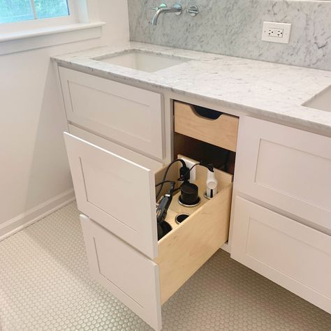 Womens Vanity Ideas, Bathroom Drawer Organization Ideas Master Bath, Bathroom Drawer Organization Ideas, Under Bathroom Sink, Bathroom Organizing, Bathroom Drawer Organization, Hawaii House, Master Bath Vanity, Baths Interior