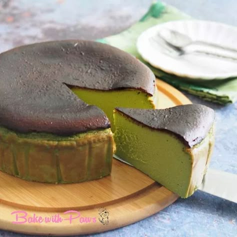 Matcha Basque Burnt Cheesecake, Matcha Burnt Cheesecake, Matcha Chiffon Cake, Matcha Basque Cheesecake, Cute Baking Ideas Easy, Asian Cheesecake, Cheesecake Burnt, Pandan Recipe, Matcha Cheesecake Recipe