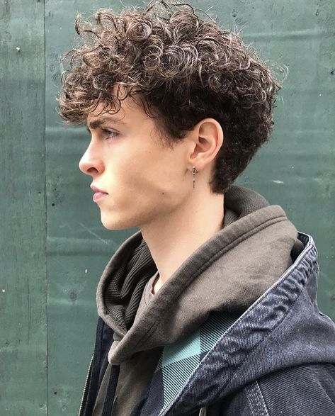 Haircuts For Curly Hair Men, Fade Haircut Curly Hair, Low Taper Fade Haircut, Mens Hairstyles Curly, Men's Curly Hairstyles, Long Curly Haircuts, Short Wavy Haircuts, Mens Haircuts Short Hair, Men Haircut Curly Hair