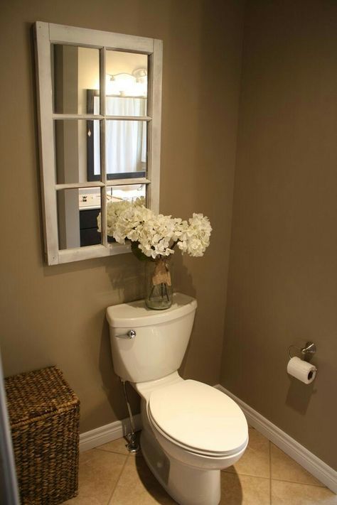 Small country bathroom with no windows decor (window mirror) Small Country Bathroom, Makeover Kamar Mandi, Half Bathroom Decor, Mirrors Bathroom, Decorative Mirrors, Country Bathroom, Vanity Chair, Downstairs Bathroom, Window Mirror