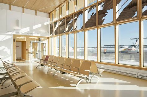 A new terminal building for the Chibougamau-Chapais Airport – ADF Web Magazine – Architecture×Art×Design Information News Airport Baggage Claim, Airport Design Architecture, Japanese Airport, Airport Landscape, Terminal Architecture, Airport Building, Forest Firefighter, Airport Architecture, Interior Perspective