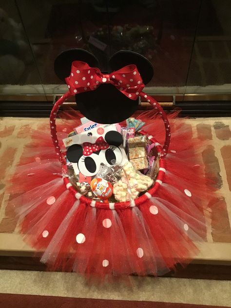 Minnie Mouse Easter basket. Minnie Mouse Easter Basket, Easter Basket Ideas For Boys, Diy Easter Basket Ideas, Tutu Easter Basket, Dollar Tree Easter Basket, Homemade Easter Baskets, Diy Easter Basket, Unique Easter Baskets, Creative Easter Baskets