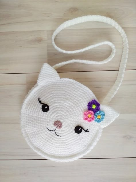 Cat Crochet Bag, Crochet Apple, Hello Kitty Crochet, Crochet Shoulder Bags, Crochet Cat Pattern, Quick Crochet Patterns, Pola Amigurumi, Crochet Wool, Beginner Crochet Projects