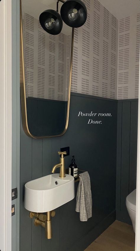 Small Powder Bathroom, Luxury Powder Room, Bathroom Wallpaper Ideas, Small Downstairs Toilet, Small Bathroom Wallpaper, Cloakroom Toilet, Powder Bathroom, Toilet Room Decor, Small Toilet Room