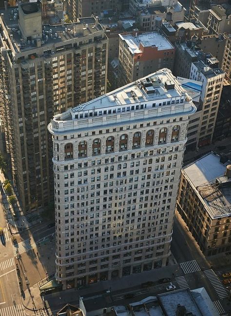 Daniel Burnham-15 Iconic Projects - RTF | Rethinking The Future Vinu Daniel Architecture, Daniel Burnham Architecture, Bo Burnham Inside Art, Daniel Burnham, Daniel Arsham Sculpture, Union Station Chicago, Building Stairs, Flatiron Building, Building Roof