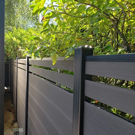 Composite Decking Fence Ideas, Composite Privacy Wall, Black Composite Fence, Composite Fence Panels, Composite Privacy Fence, Composite Fencing Ideas, Composite Fence Ideas, Composite Fences, Gray Fence