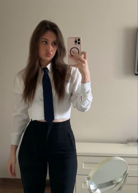 Shirt And Tie Women, Tech Fits, Outfit Formal Mujer, Suits Tuxedo, Female Celebrity Crush, Women Wearing Ties, Office Clothes, Formal Clothing, Woman Suit