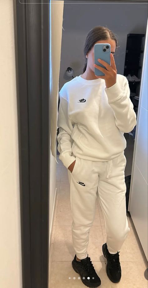 Nike Tracksuit Women, Nike Tracksuits Woman, Nike Tracksuit Outfit, Tracksuit Outfit Women, Jogging Outfit, Tracksuit Outfit, Outfit Zara, Cute Nike Outfits, Mode Zara