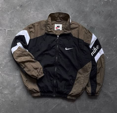 Windbreaker Outfit Men, Old Nike, Windbreaker Outfit, Vintage Nike Jacket, Natural Soaps, Street Style Outfits Men, Mens Casual Dress Outfits, Men Stylish Dress, Street Fashion Men Streetwear