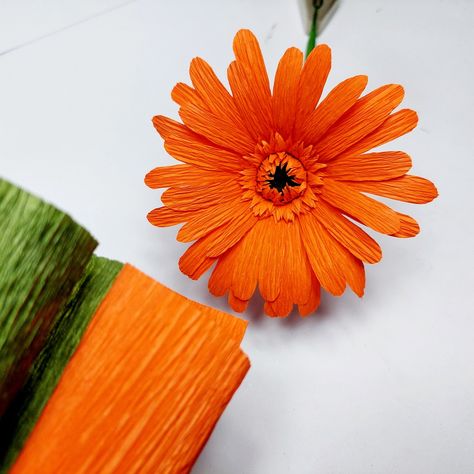 SmirchS - How to Make Gerbera Daisy Flower Out of Crepe Paper Paper Flower Video, Gerbera Daisy Flower, Crepe Paper Crafts, Crochet Idea, Flower Video, Flower Festival, Dried And Pressed Flowers, Making Paper, Gerbera Daisy