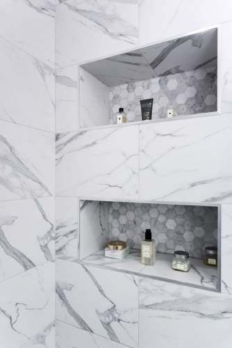 Small ensuite shower with calacatta tiles Calacatta Tiles In Bathroom, Calacatta Shower Tile, Calacatta Bathroom Ideas, Calacatta Bathroom, Tiny Shower Room, Shower Options, Calacatta Tile, Gray Shower Tile, Small Ensuite