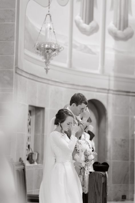 Catholic couple prays at their catholic wedding mass at Holy Rosary Catholic church in Indianapolis Catholic Wedding Decorations, Catholic Church Wedding Photos, Catholic Wedding Photos, Catholic Engagement Photos, Latin Mass Wedding, Catholic Wedding Aesthetic, Catholic Wedding Photography, Catholic Wedding Dresses, Small Church Weddings