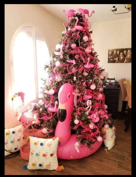 Flamingo Tree, Flamingo Christmas Tree, Pink Flamingo Christmas, A Pink Christmas, Florida Christmas, Coastal Christmas Decor, Beachy Christmas, Creative Christmas Trees, Tropical Christmas