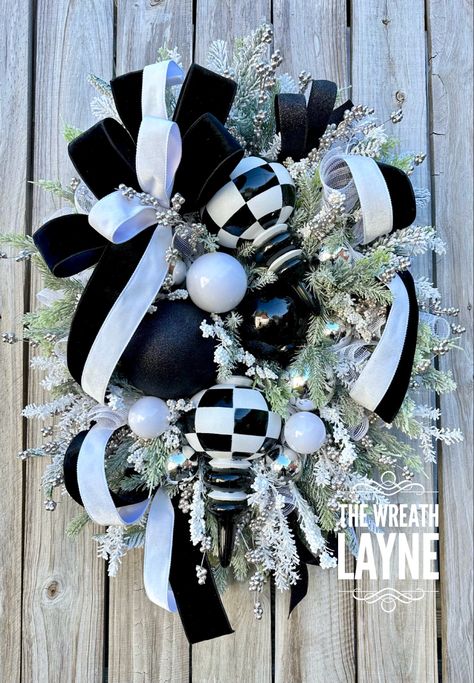 Black And White Wreath Christmas, Black And White Christmas Wreaths, Goth Christmas Wreath, Black White And Red Christmas Decor, Black And White Wreaths, Black And White Christmas Wreath, Christmas Wreath Black, Red And White Wreath, Modern Christmas Wreath