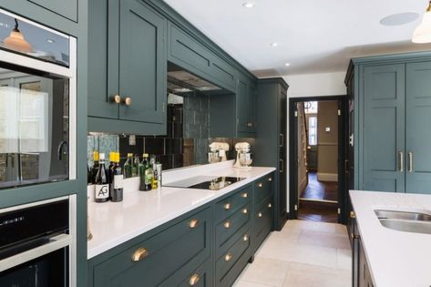 Farrow & Ball Studio Green - Interiors By Color Green Kitchen Paint, Farrow And Ball Kitchen, Kitchen Backsplash Ideas With Dark Cabinets, Dark Green Kitchen, Backsplash Kitchen Dark Cabinets, Grey Kitchen Floor, Kitchen Ideas Dark Cabinets Espresso, Unique Kitchen Backsplash, Kitchen Ideas Dark Cabinets