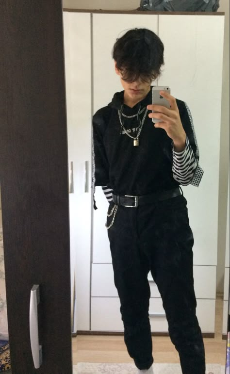 Eboy Outfit Ideas, E Boy Outfits Grunge, Grudge Aesthetics Outfits Male, Dark Grunge Aesthetic Outfits Men, Emo Aesthetic Outfit Boy, Edgy Boy Aesthetic, E Boy Outfits Aesthetic, Alt Style Men, Dark Grunge Outfits Men