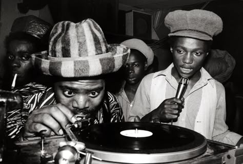 David Katz goes in-depth on Sir Coxsone Outernational, one of the UK's most important soundsystems. Pictures Of Jamaica, Sound Exhibition, Dj Artwork, 90s Dancehall, Black Uhuru, Hip Hop Vinyl, Calypso Music, Turntables Dj, Dub Music