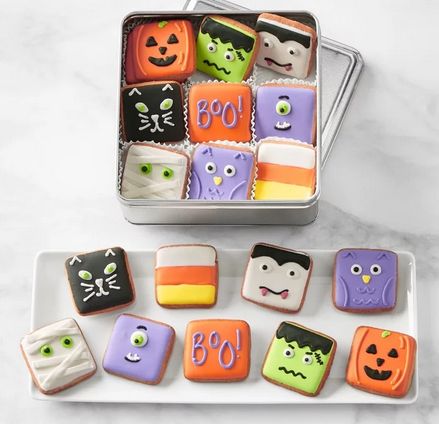 Mini Halloween Cookies Decorated, Edible Halloween Treats, Mini Halloween Cookies, Halloween Iced Cookies, Witch Finger Cookies, Galletas Halloween, Halloween Sugar Cookies Decorated, Square Cookies, Halloween Cookies Decorated