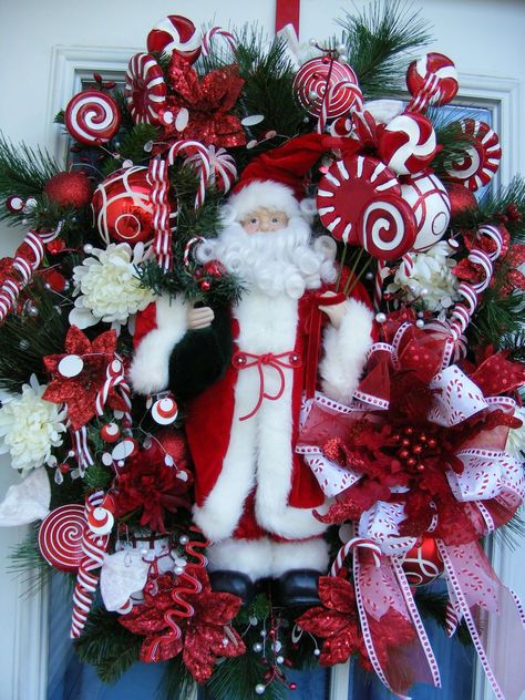 Santa Wreath Diy, Wreath Decorating Ideas, Peppermint Christmas, Christmas Mantle Decor, Santa Wreath, Red Green Christmas, Christmas Mantle, Xmas Wreaths, Santa Clause