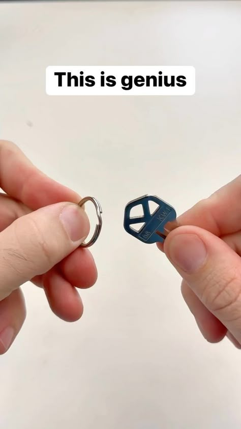 Liz & Jeff | Use straw to slide key on #diy #key #keychain #upcycle | Instagram Creative Life Hacks, Easy Diy Hacks, Diy Key, Key Keychain, Daily Hacks, Everyday Hacks, Handy Dandy, Amazing Life Hacks, Clever Hacks