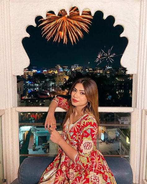 Nagma Mirajkar, Sims House Design, Diwali Celebration, Friend Poses Photography, Social Media Stars, Friend Poses, Better Day, Udaipur, Stylish Girl