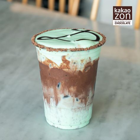 It's creamy, it's sweet, and has a blissfully cool, minty taste. Can you guess what it is? A mint chocolate milkshake! We are celebrating Chocolate Mint Day by enjoying an incredible milkshake made with our delectable dark chocolate! 🌿🍫 #kakaozon #kakaozonchocolate #darkchocolate #mintchocolate #chocolatemintday #tasty #treat #chocolatemint #tastemade Mint Drink Recipe, Mint Milkshake, Mint Choco, Mint Drink, Mint Aesthetic, Relatable Content, Thai Dessert, Chocolate Milkshake, Coffee Menu