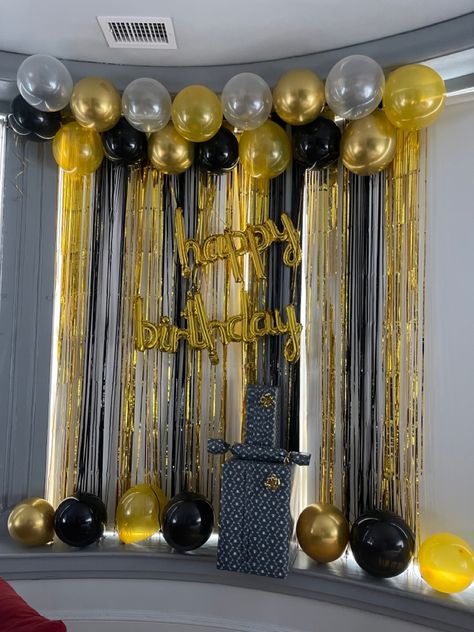 Boyfriend birthday surprise #birthday #surprise #giftideas #birthdaydecoration Black Gold Party Theme, Boyfriend Birthday Surprise, Birthday Decor For Him, Rip 20s, Gold Theme Party, Surprise Birthday Decorations, Birthday Decorations For Men, Birthday Surprise Boyfriend, Happy Birthday Dad