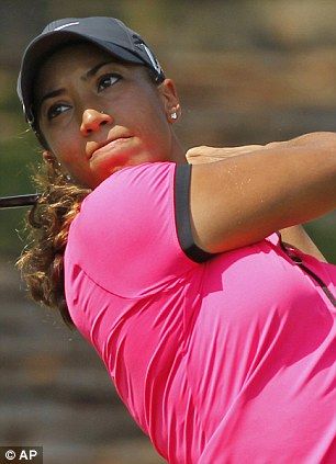 Cheyenne Woods, the 21-year-old niece of golfing star Tiger Woods, in US Women's Open golf tournament in Wisconsin this week. Cheyenne Woods, Minature Golf, Golf Photos, Women Athletes, Golf Ladies, Female Sports, Golf Stuff, Golf School, Earn Money Blogging