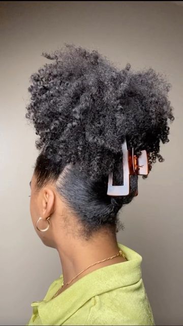 Claw Clip Hairstyles Type 4 Hair, Claw Clip Natural Hairstyles, Aesthetics Hairstyles, Aesthetic Hairstyle Ideas, 2023 Haircut Trends, Aesthetic Hairstyle, Claw Clip Hairstyle, Haircut 2023, Clip Hairstyle