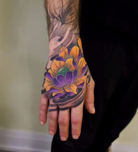 Best Asian Tattoo Artists in Toronto Japanese Tattoo Artist, Toronto Images, Traditional Japanese Tattoo, Mayan Tattoos, Butterfly Hand Tattoo, Inner Bicep Tattoo, Tato Jari, Japanese Flower Tattoo, Tato Henna