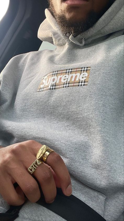 Supreme Outfits Men, Supreme Hoodie Outfit, Supreme Outfit, Supreme Burberry, Swag Clothes, Supreme Box Logo Hoodie, Burberry Hoodie, Supreme Clothing, Fits Inspiration