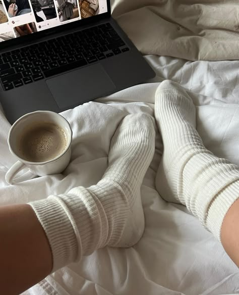 Aesthetic Socks, Cosy Aesthetic, Socks Aesthetic, Cable Knit Socks, Cosy Lounge, Sock Outfits, Inspiration Instagram, Boot Socks, White Sock