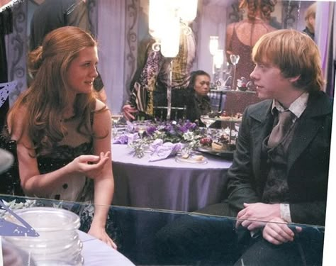 Ron E Hermione, Harry Potter Ginny, Deathly Hallows Part 1, Weasley Family, Rupert Grint, Bonnie Wright, Ron And Hermione, Hogwarts Aesthetic, Ralph Fiennes