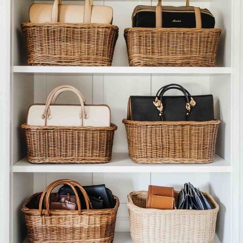 20 Easy Purse Storage Ideas to Keep Your Bags Organized! Purse Storage Ideas, Creative Purse, Store Purses, Clear Storage Bins, Closet Rods, No Closet Solutions, Purse Storage, Perfect Purse, Classic Interior Design