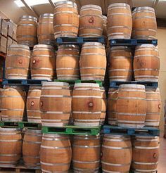 Whiskey Barrels For Sale, Tonneau Bar, Wine Barrels For Sale, Wooden Barrels, Sale Picture, Barrel Projects, Wine Barrel Furniture, Barrel Decor, Garden Seat