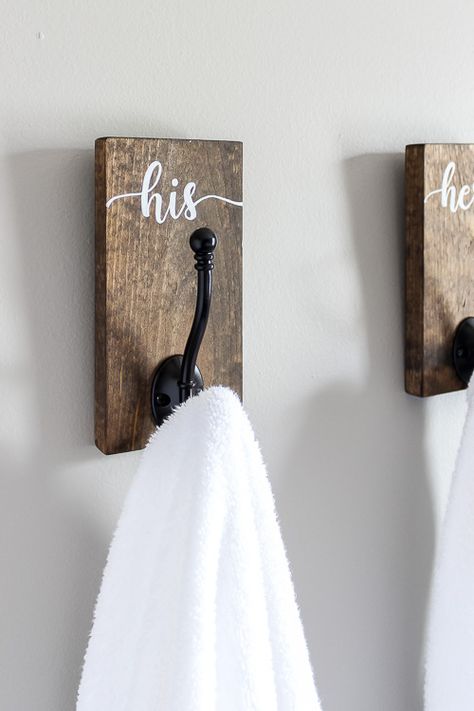 Add some extra storage and personality to your home with these customizable DIY his and hers towel hooks. No stencil or die cut machine required! #diyproject #diy #towelhooks #diytowelhooks #organization #bathroomdiy #bathroomdecor #diydecor Hook Ideas Diy, How To Hang Bathroom Towels Ideas, Decorative Towel Hooks, Bath Towel Holder Ideas, Farmhouse Towel Rack Bathroom, Bathroom Hooks Ideas, Towel Hanger Ideas Bathroom, Towel Hook Ideas, Diy Towel Rack Bathroom