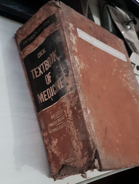 Found this old textbook used by my father when he was studying medicine. #medicine #book #textbook #medicinebook #old #medicinetextbook #oldbook Old Medical Practices, Medieval Medicine Aesthetic, Victorian Medicine Aesthetic, Vintage Medicine Aesthetic, Anatomy Books Aesthetic, Medical Textbooks, Studying Medicine, Gilbert And Anne, France Aesthetic