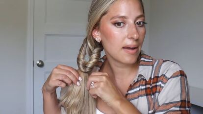 Cheat Fishtail Braid, Easy Side Fishtail Braid, Easy Fishtail Braid Hack, Faux Fishtail Braid Tutorials, Fishtail Braid Hack, Fishtail Hack, Dutch Fishtail Braid Tutorial, Fake Fishtail Braid, Fishtail Braid How To