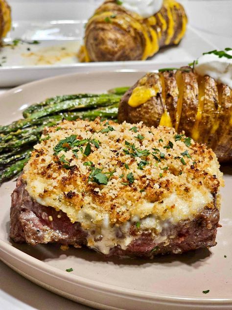 Looking for a steak recipe for family dinner? Look no further! My Parmesan Crusted Steak is a delicious recipe that will satisfy everyone! Crusted Steak Recipe, Parmesan Crusted Steak, Crusted Steak, Steak Toppings, Recipe For Family, Cream Cheese Spaghetti, Skirt Steak Recipes, Pasta Sauce Homemade, Rice Casserole Recipes