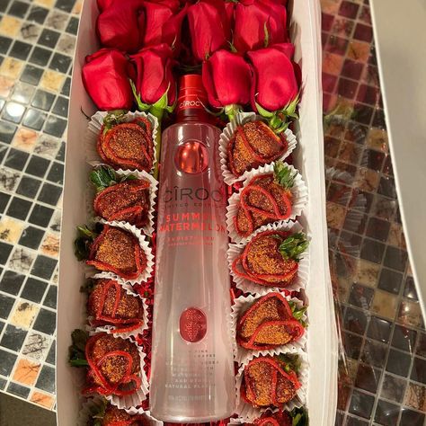 SweetsbyKG on Instagram: “Chamoy and Tajin Strawberries!! DM to place order! #sweetsbykg #tajinstrawberries” Tajin Strawberries, Chamoy Strawberries, Chamoy And Tajin, Dr Visuals, Mexican Snacks, H2o Mermaids, Goofy Ahh, Tasty Baking, Strawberries