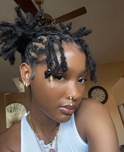 Dreadlocks Black Women, Woman With Dreadlocks, Short Faux Locs, Loc Hairstyles, Short Locs Hairstyles, Dreadlock Style, Dreadlock Styles, Dreads Styles, Loc Journey