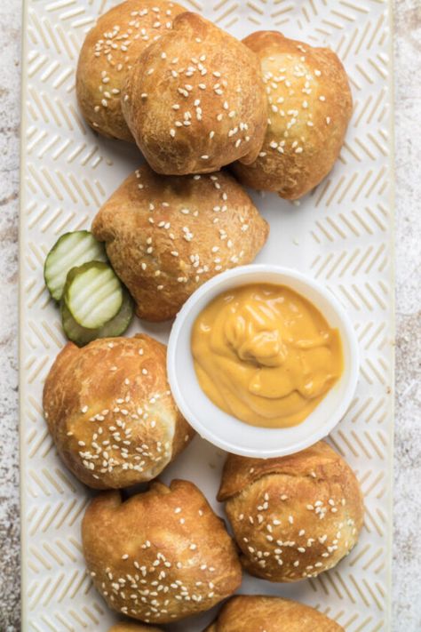 Cheese Burger Crescent Roll Recipes, Cheeseburger Crescent Rolls, Pilsbury Pizza Dough, Western Burgers, Crescent Rings, Cheeseburger Bites, Crescent Roll Recipe, Stuffed Crescent Rolls, Recipe With Ground Beef