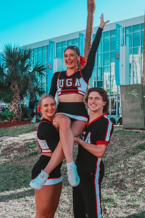 Cheer Picture Poses Two People, Cute Cheer Poses With Friends, Cheer Poses For Three, Cheer Pictures Best Friend Poses, Cheer Pictures 3 People, Cheer Camp, Cheers Photo, Cheer Poses, Lift And Carry