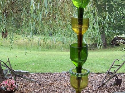 Wine Bottle Rain Chain, Rain Chain Ideas, How To Make A Rain Chain, Rain Chain Diy, Rain Chimes, Decorative Downspouts, Rain Barrel Stand, Wine Bottle Garden, Chain Ideas