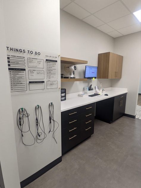 Vet Practice Design, Medical Clinic Decor Ideas, Vet Office Organization Ideas, Vet Office Decor Waiting Rooms, Veterinary Office Decor, Euthanasia Room Vet Clinic, Vet Clinic Organization, Veterinary Organization, Veterinary Clinic Ideas