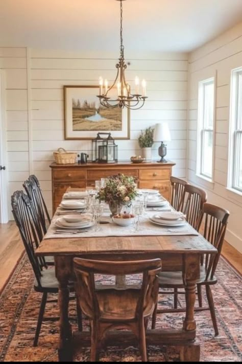 Farmhouse Dining Room Storage, Old Farmhouse Dining Room, Vintage Farmhouse Dining Room, Rustic Farmhouse Dining Room Decor, Shiplap Dining Room, Country Dining Room Ideas, Rustic Farmhouse Dining Room, Farmhouse Dining Room Decor, Dining Room Corner