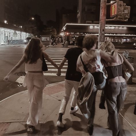 Aestethic Friends Group, Friend Group Aesthetic Faceless, Friends Aestethic, Amistad Aesthetic, Manifesting 2023, Friend Group Pictures, Friendship Group, Perfect Eyebrow, Beautiful Disaster